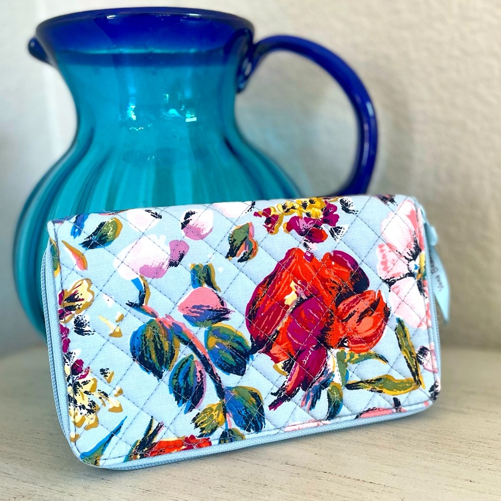 VERA BRADLEY RFID DELUXE TRAVEL WALLET NWT